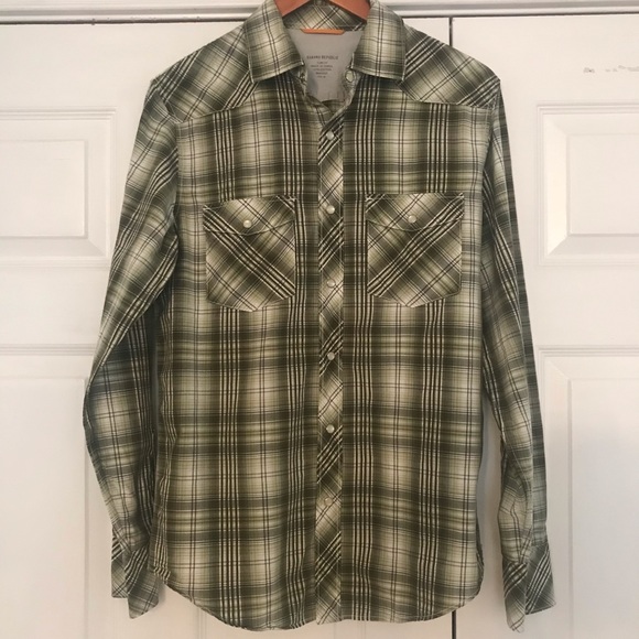 Banana Republic long sleeved plaid button down - Picture 2 of 5